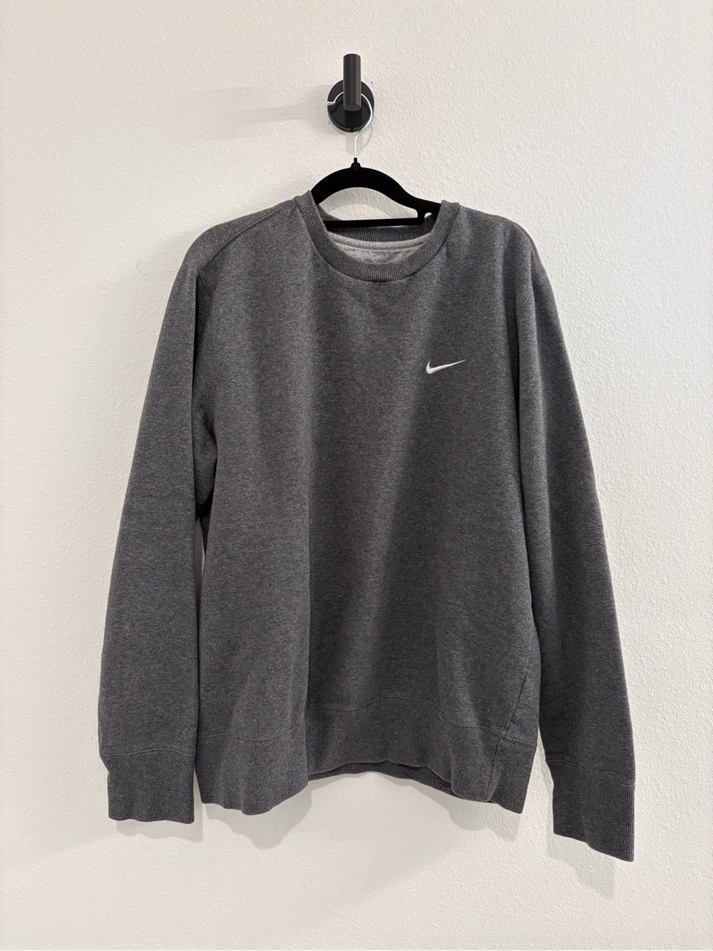 Nike Men's Charcoal Gray Crewneck Sweatshirt